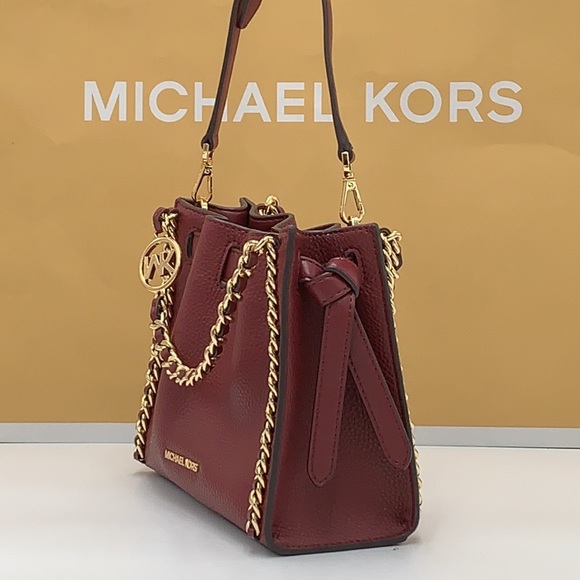 MICHAEL KORS MINA Small Belted
Chain Crossbody bag DARK CHERRY
COLOR - Picture 3 of 16